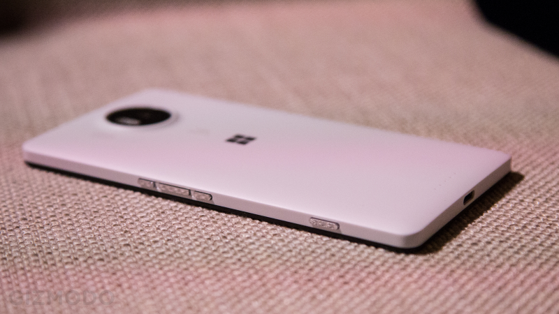 Illustration for article titled Lumia 950 and 950XL Hands-On: Hello Again, Windows Phone